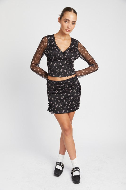 FLORAL PRINT MESH CROP TOP WITH V NECK - Always24