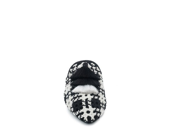 Always24 WOVEN FLAT MULES WITH TASSELS - Always24