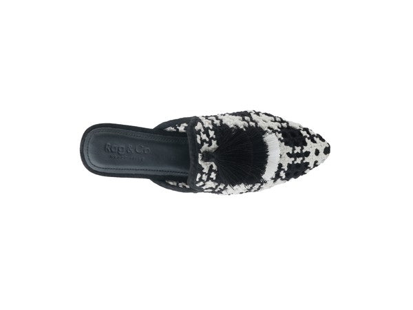Always24 WOVEN FLAT MULES WITH TASSELS - Always24